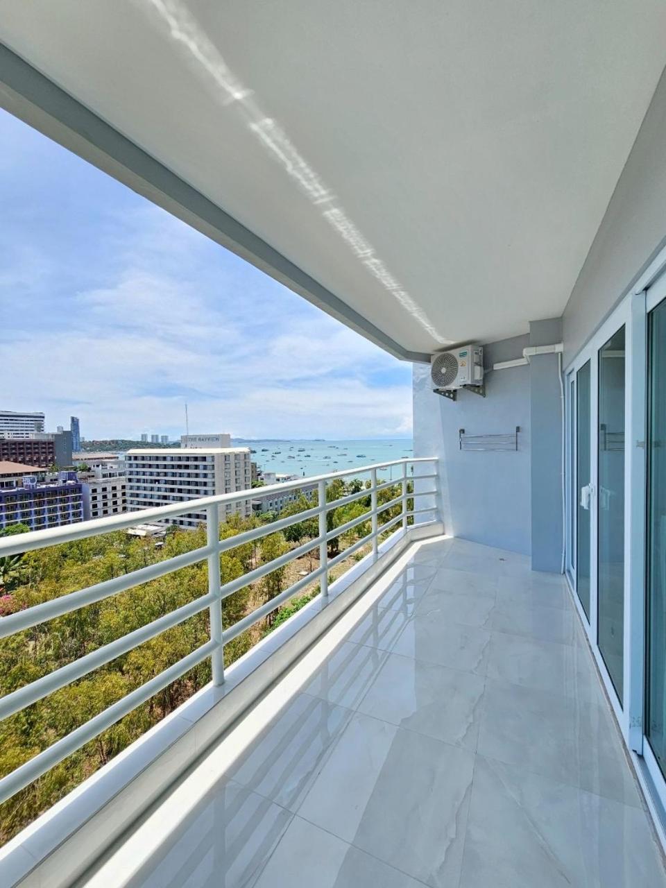 View Talay6 By Blue Ocean Suite Патая Екстериор снимка